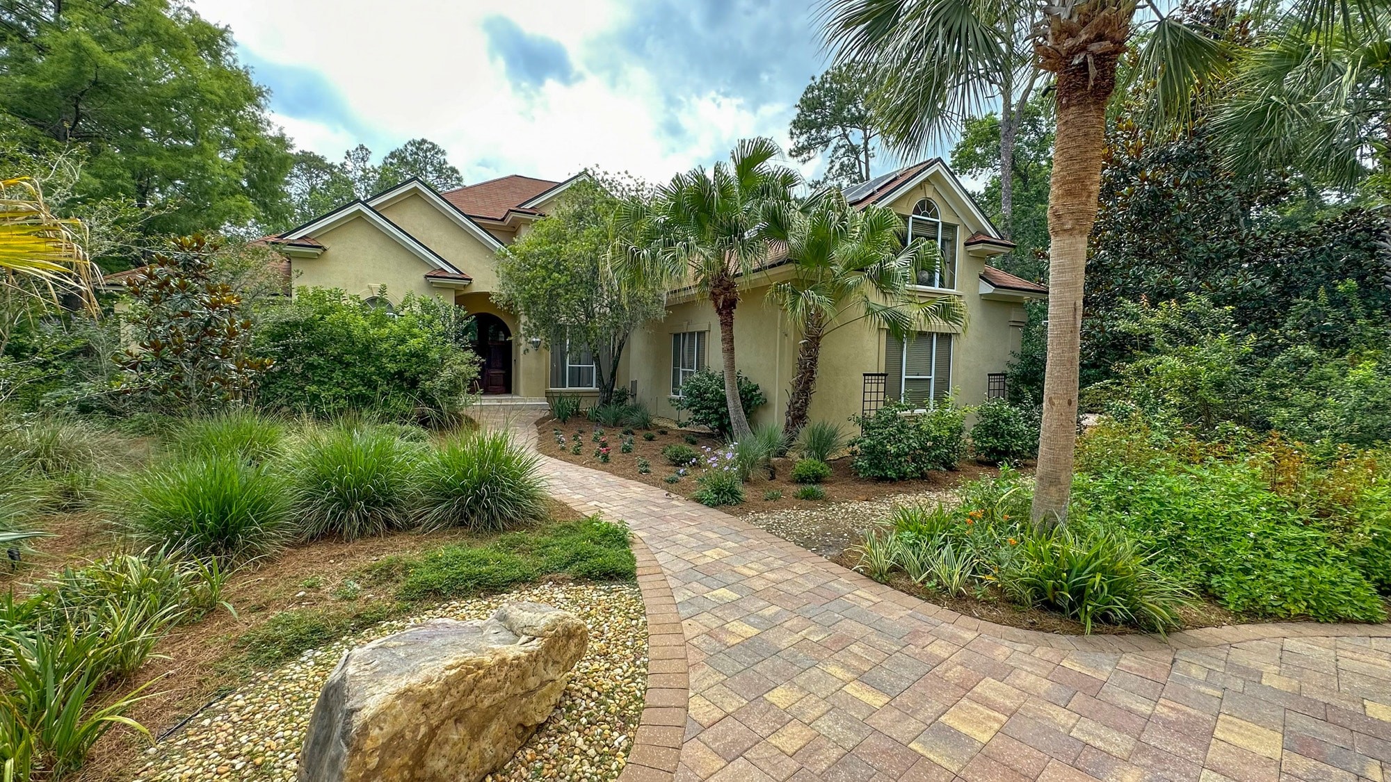 Landscape Design Ideas for Front Yard Curb Appeal| Rockaway, Inc., image size:2000x1125